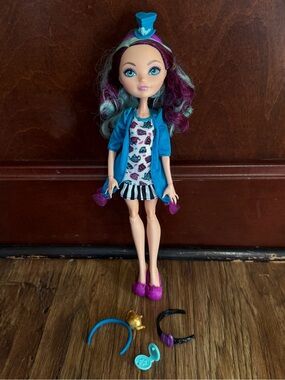 Ever After High Madeline Hatter Getting Fairest Doll